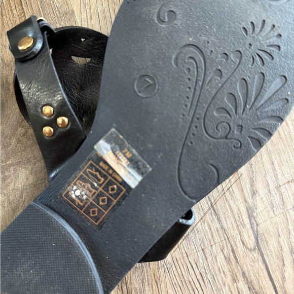 Pierre Dumas Thong Sandals - Picture 10 of 10